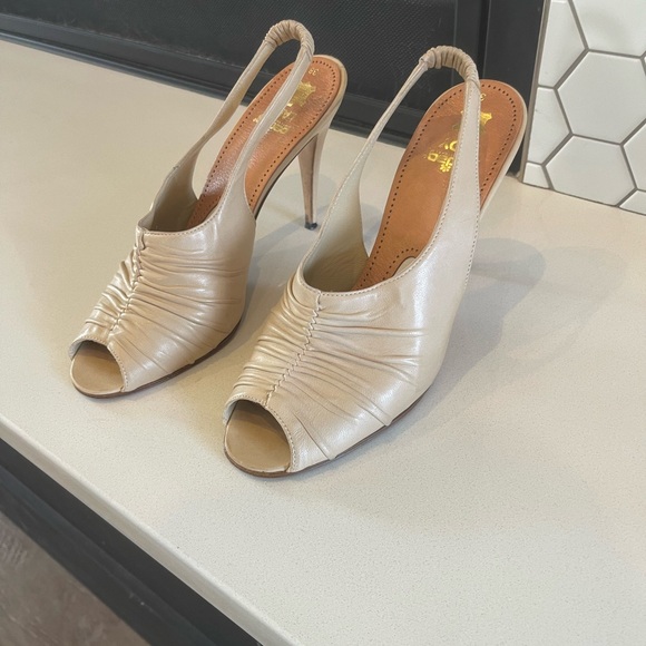 Manolo Blahnik Leather Heals Made in Italy size 37.5-38 - Picture 3 of 15